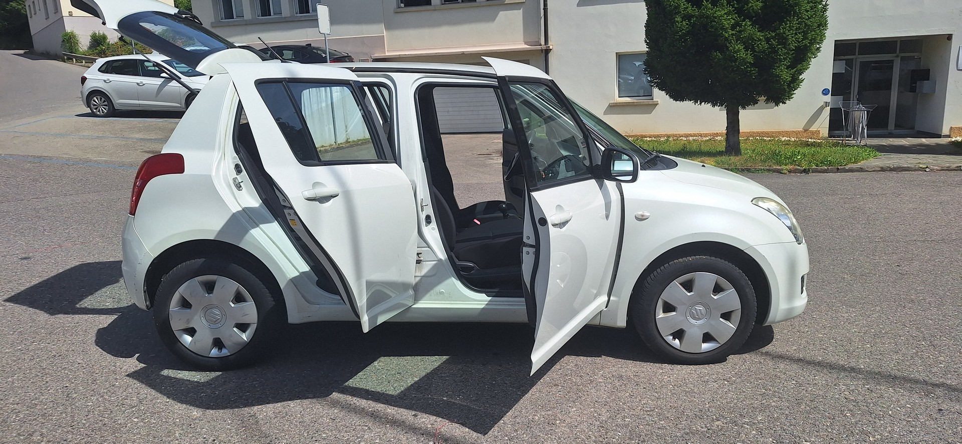 SUZUKI Swift 1.3i 16V GL Top 4x4-image-19