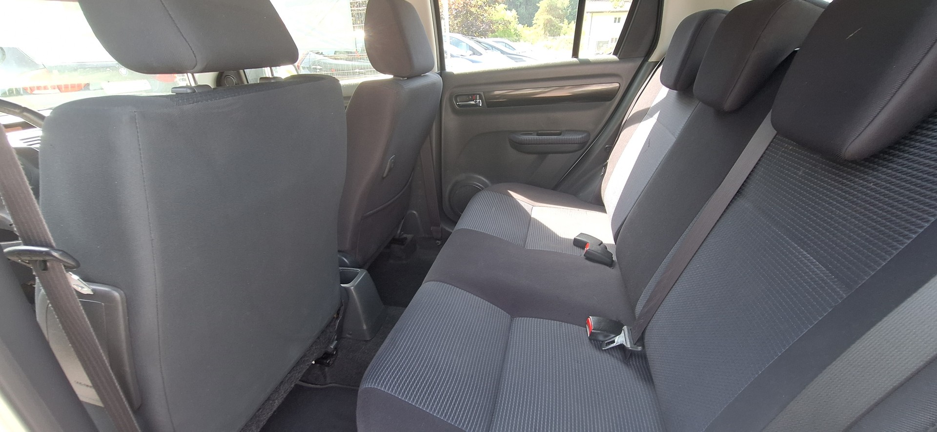 SUZUKI Swift 1.3i 16V GL Top 4x4-image-9