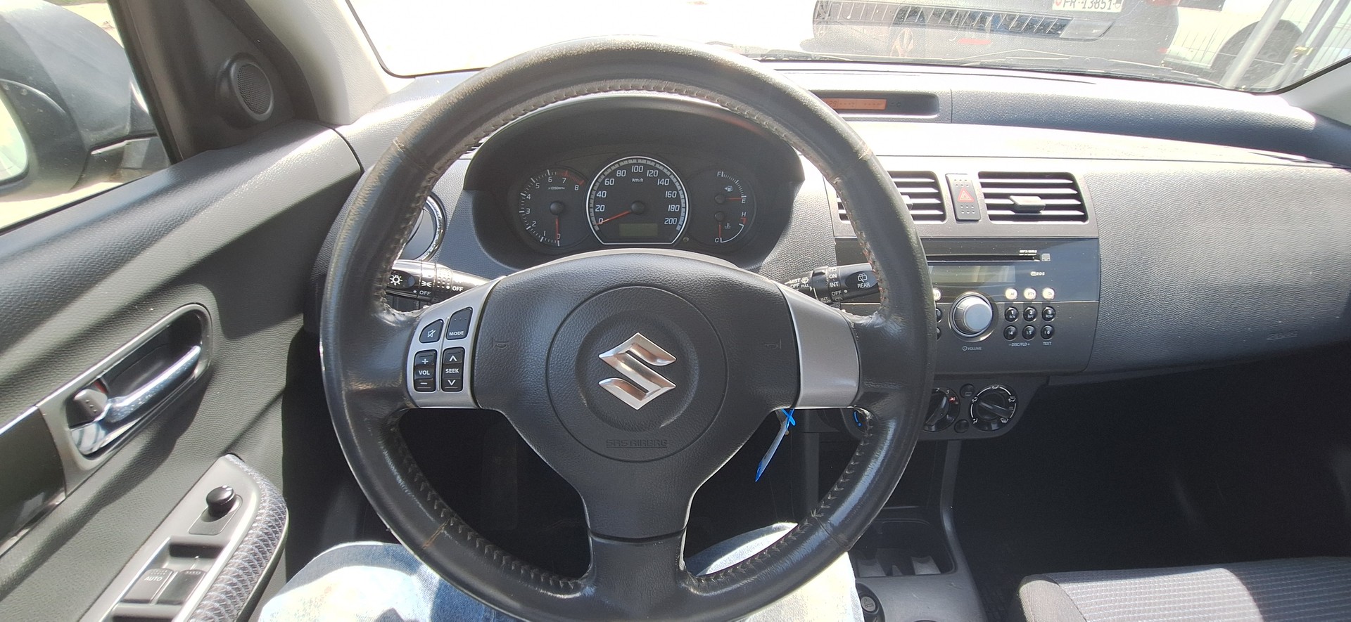 SUZUKI Swift 1.3i 16V GL Top 4x4-image-25