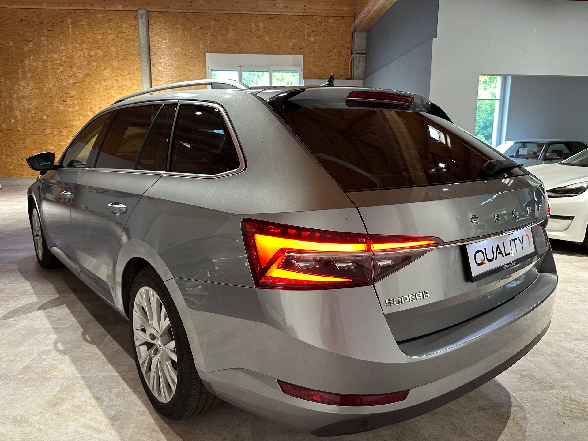SKODA Superb 1.4 TSI Style PHEV DSC/1. Hand/Lückenlos Skoda-Servicegepflegt/1. Jahr Garantie/AHK El.. abschwenkbar/8 x Aluräder uvm.-image-4
