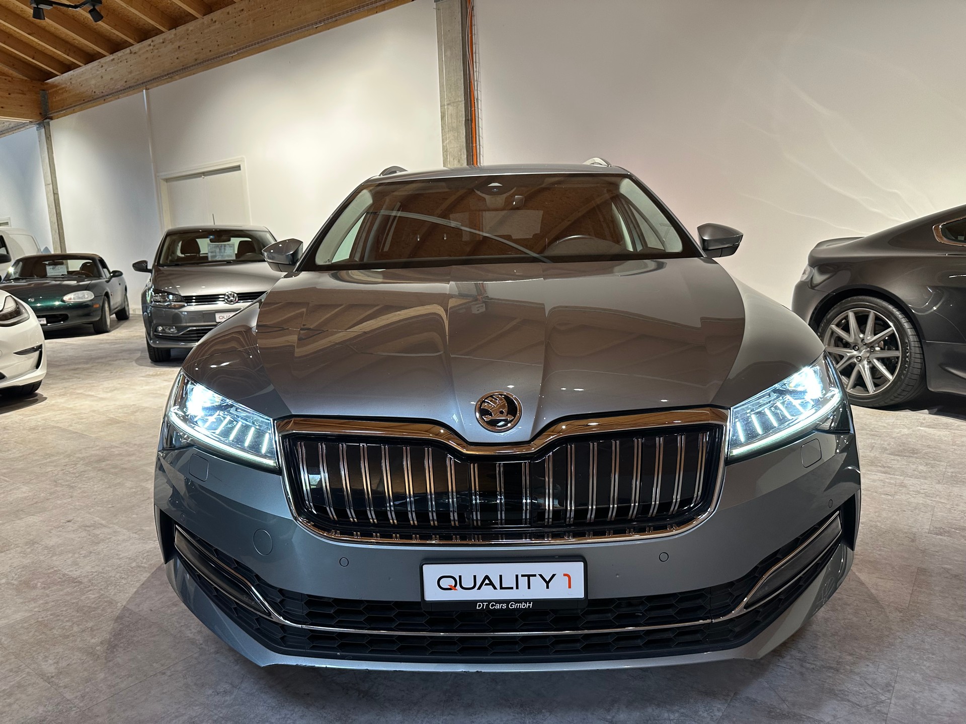 SKODA Superb 1.4 TSI Style PHEV DSC/1. Hand/Lückenlos Skoda-Servicegepflegt/1. Jahr Garantie/AHK El.. abschwenkbar/8 x Aluräder uvm.-image-1