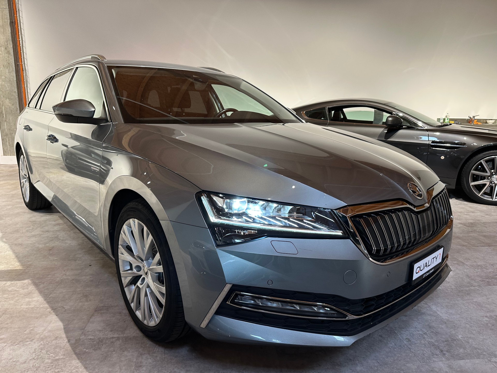 SKODA Superb 1.4 TSI Style PHEV DSC/1. Hand/Lückenlos Skoda-Servicegepflegt/1. Jahr Garantie/AHK El.. abschwenkbar/8 x Aluräder uvm.-image-9
