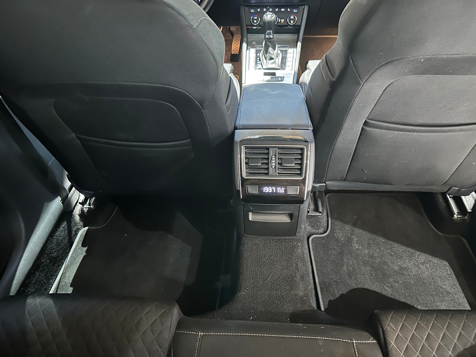 SKODA Superb 1.4 TSI Style PHEV DSC/1. Hand/Lückenlos Skoda-Servicegepflegt/1. Jahr Garantie/AHK El.. abschwenkbar/8 x Aluräder uvm.-image-24