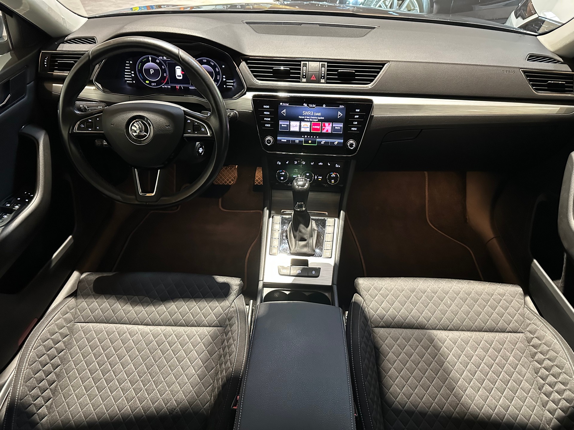 SKODA Superb 1.4 TSI Style PHEV DSC/1. Hand/Lückenlos Skoda-Servicegepflegt/1. Jahr Garantie/AHK El.. abschwenkbar/8 x Aluräder uvm.-image-16