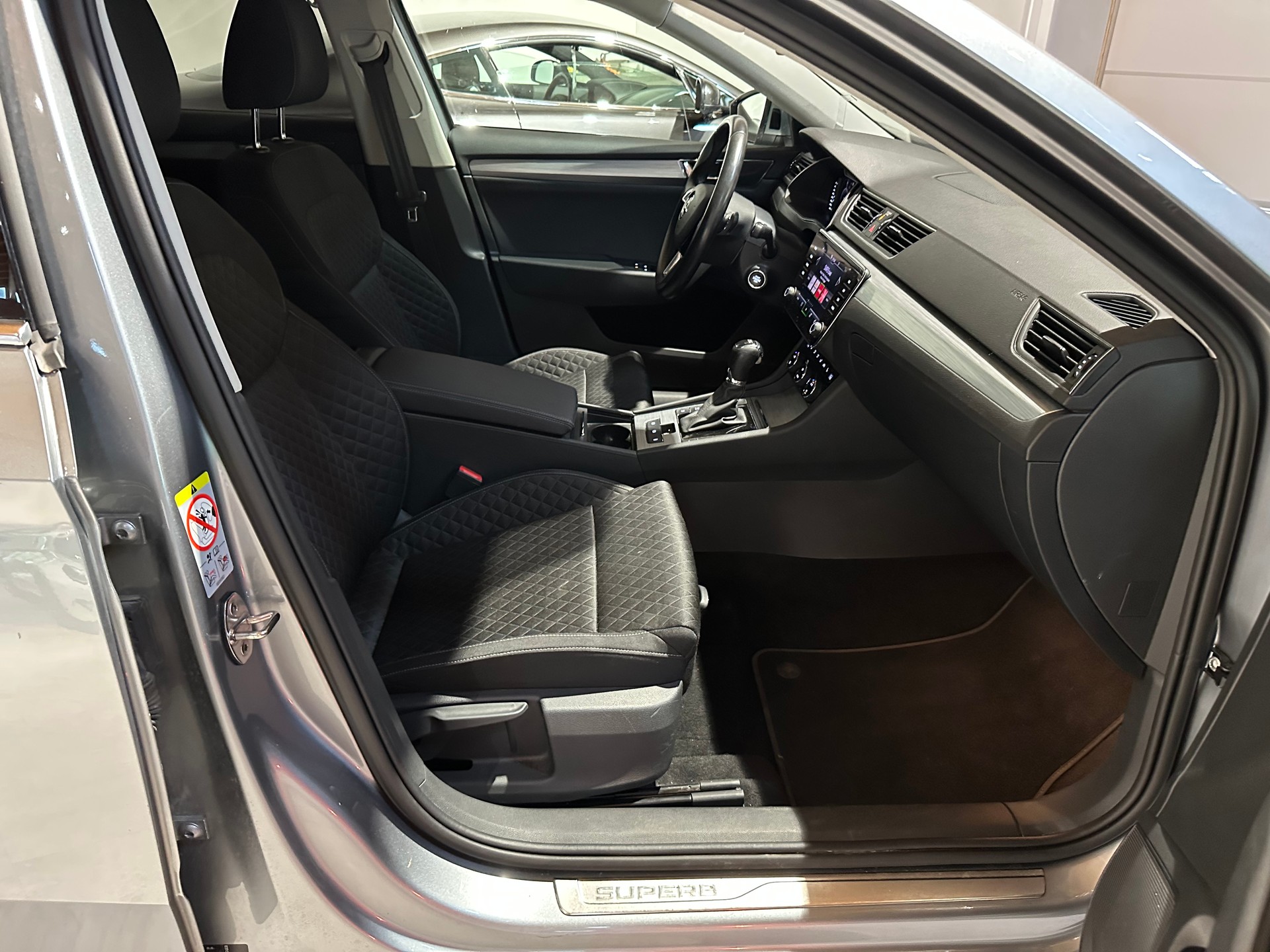 SKODA Superb 1.4 TSI Style PHEV DSC/1. Hand/Lückenlos Skoda-Servicegepflegt/1. Jahr Garantie/AHK El.. abschwenkbar/8 x Aluräder uvm.-image-13