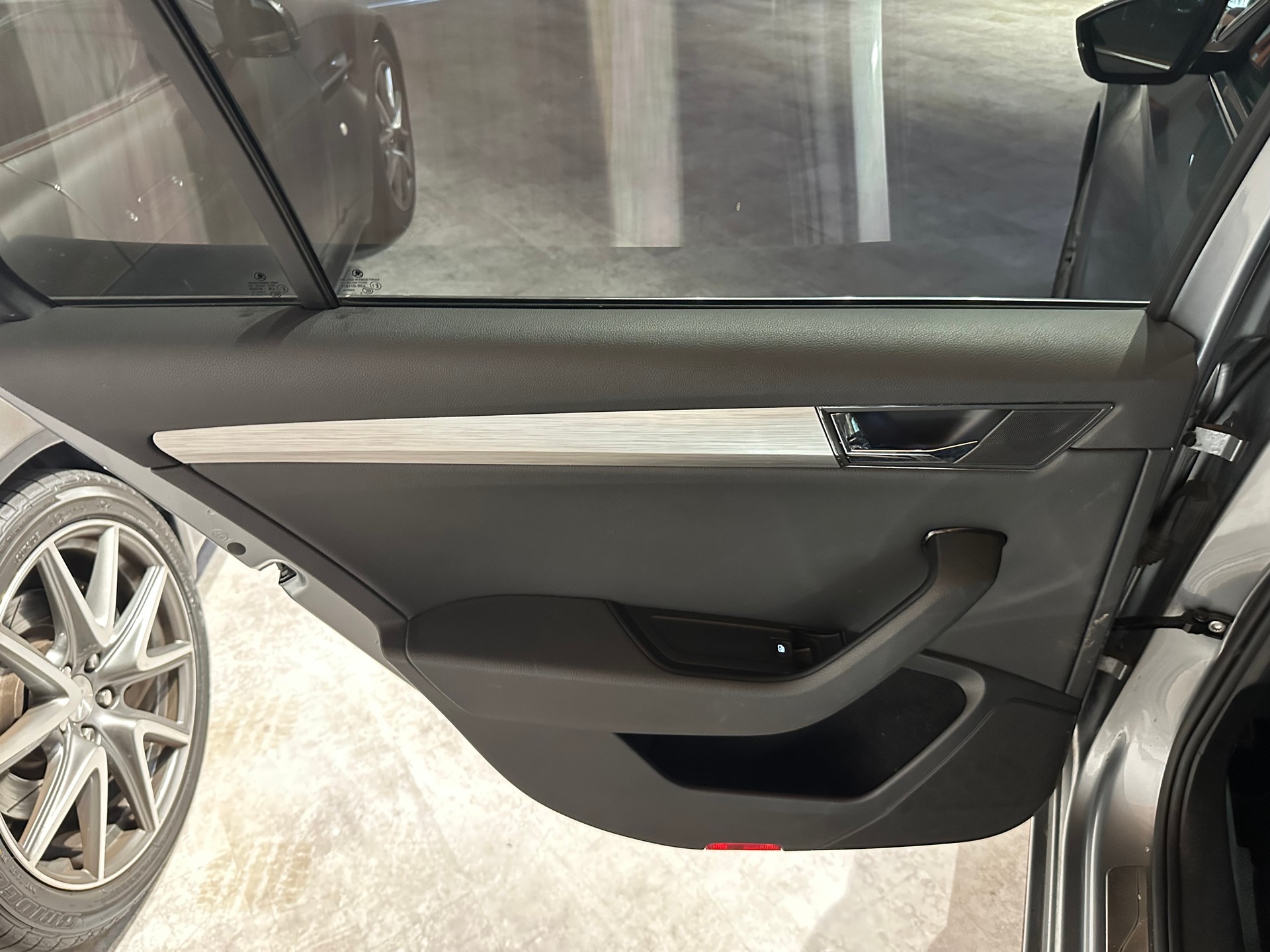 SKODA Superb 1.4 TSI Style PHEV DSC/1. Hand/Lückenlos Skoda-Servicegepflegt/1. Jahr Garantie/AHK El.. abschwenkbar/8 x Aluräder uvm.-image-20