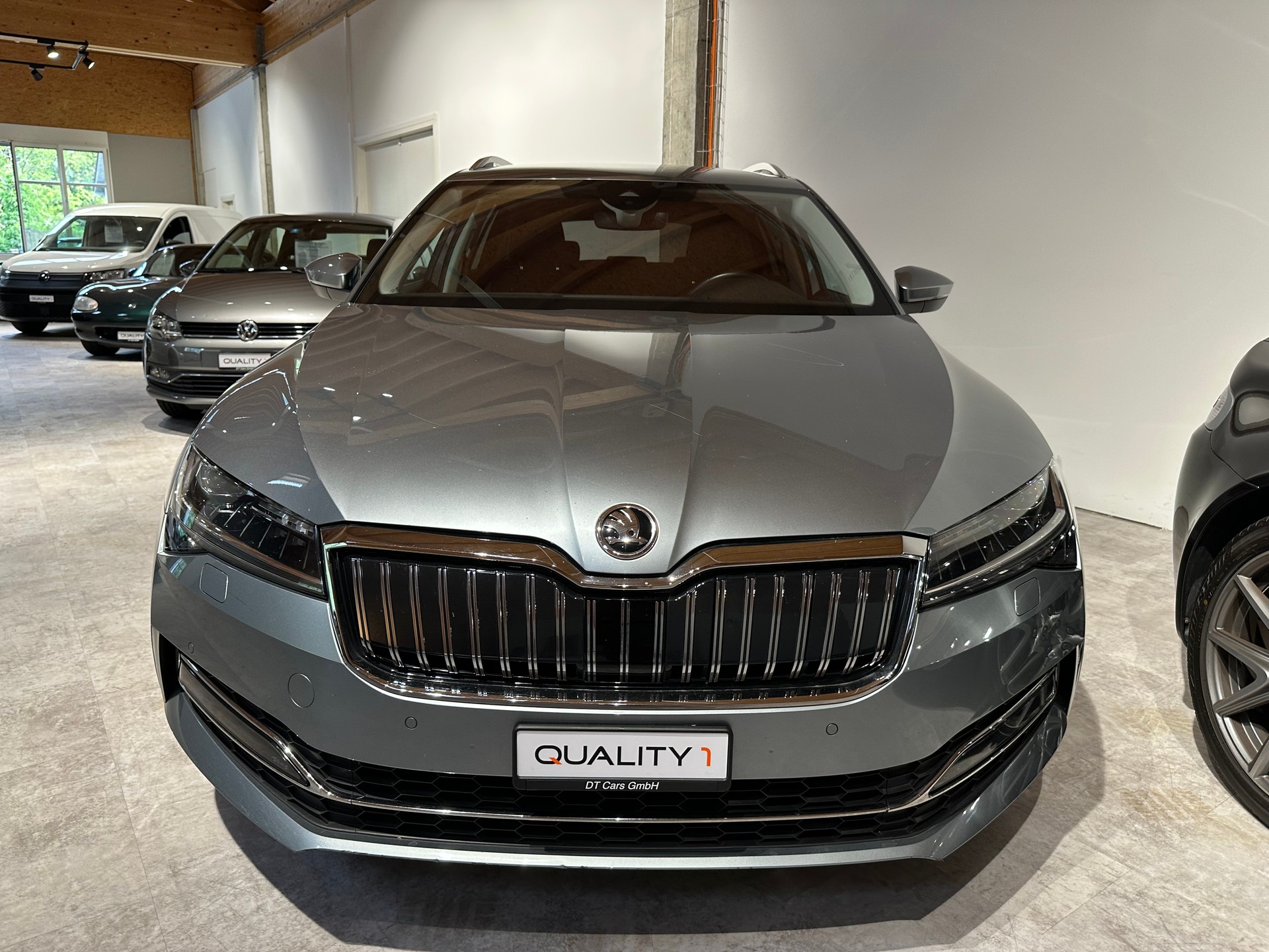 SKODA Superb 1.4 TSI Style PHEV DSC/1. Hand/Lückenlos Skoda-Servicegepflegt/1. Jahr Garantie/AHK El.. abschwenkbar/8 x Aluräder uvm.-image-2