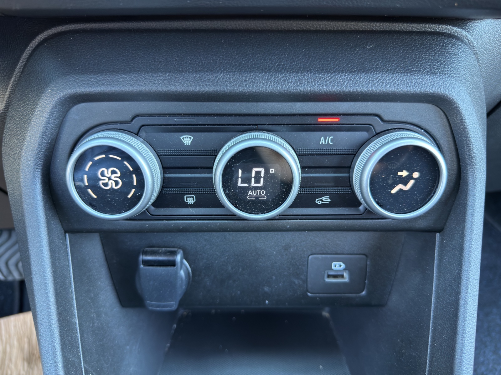 DACIA Sandero TCe 90 Expression CVT-image-15