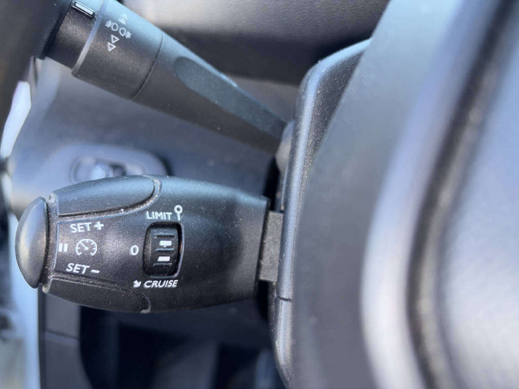 PEUGEOT Partner Kaw. 1000 Standard 1.5 BlueHDI 130 PS Premium-image-8