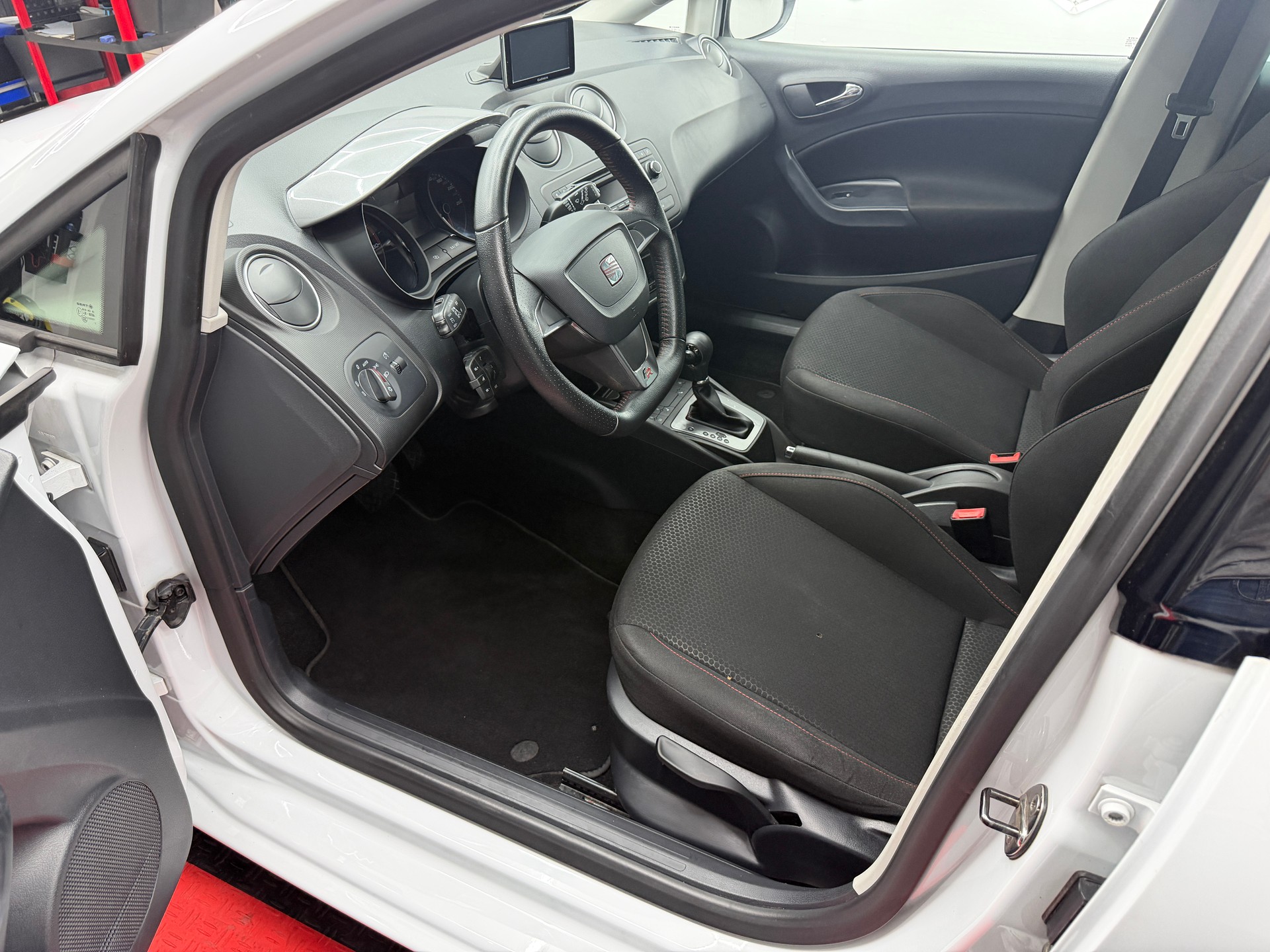 SEAT Ibiza ST 1.2 TSI FR Viva DSG-image-11