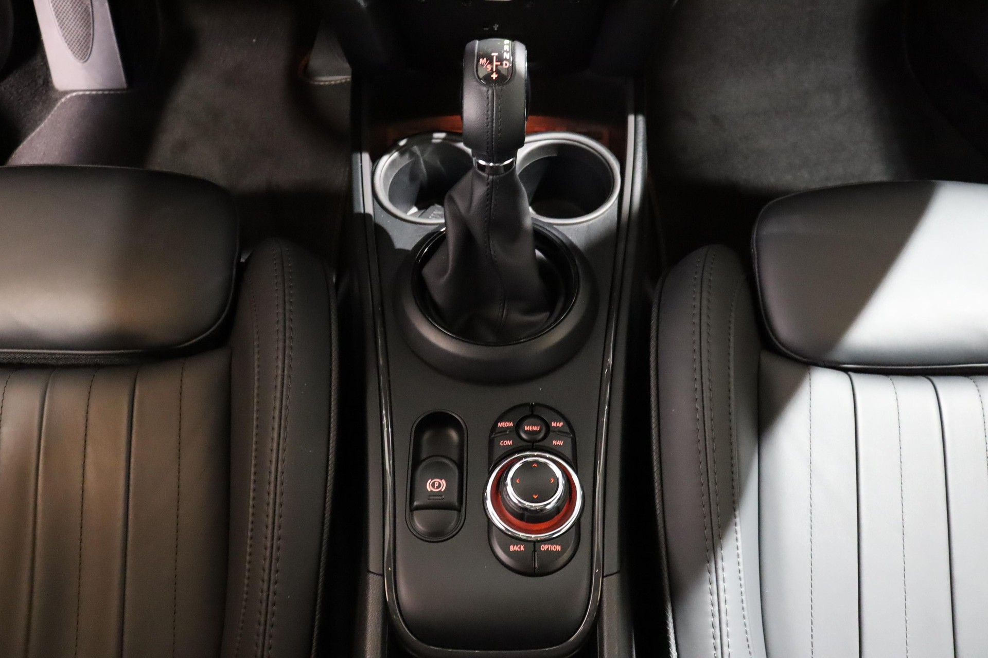 MINI Countryman F60 1.5i Cooper S E ALL4-image-11