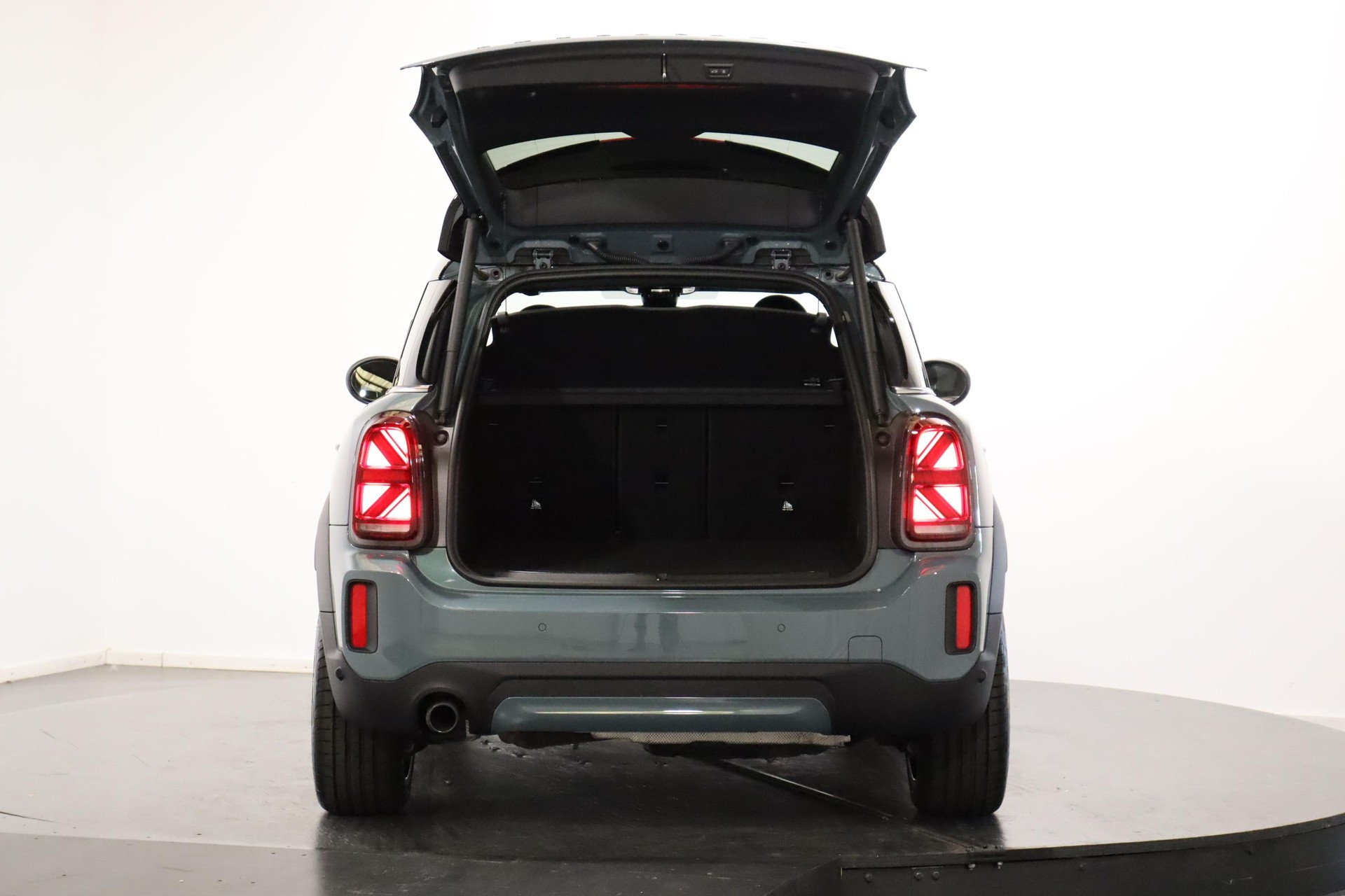 MINI Countryman F60 1.5i Cooper S E ALL4-image-4