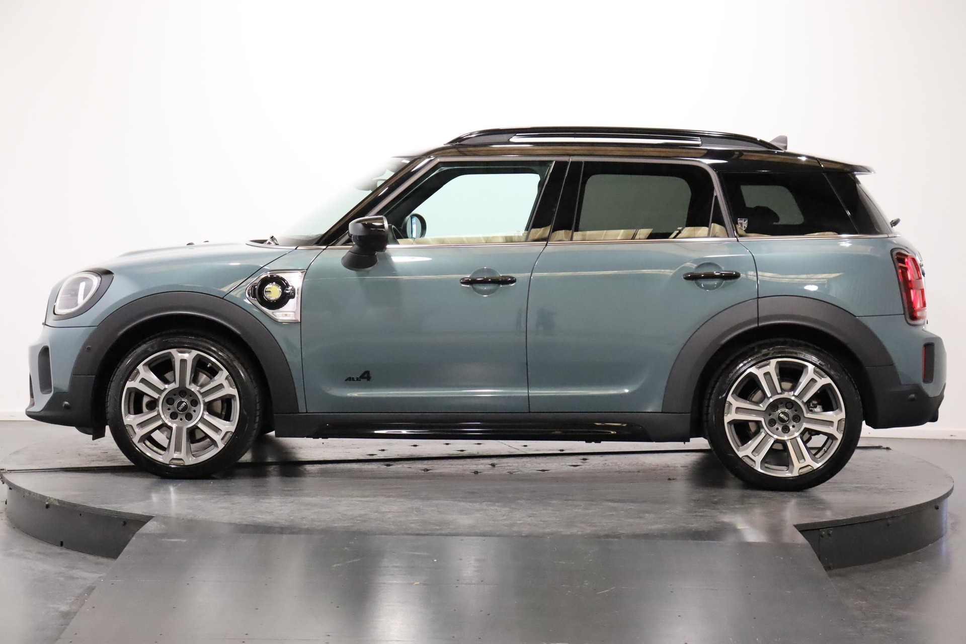 MINI Countryman F60 1.5i Cooper S E ALL4-image-5