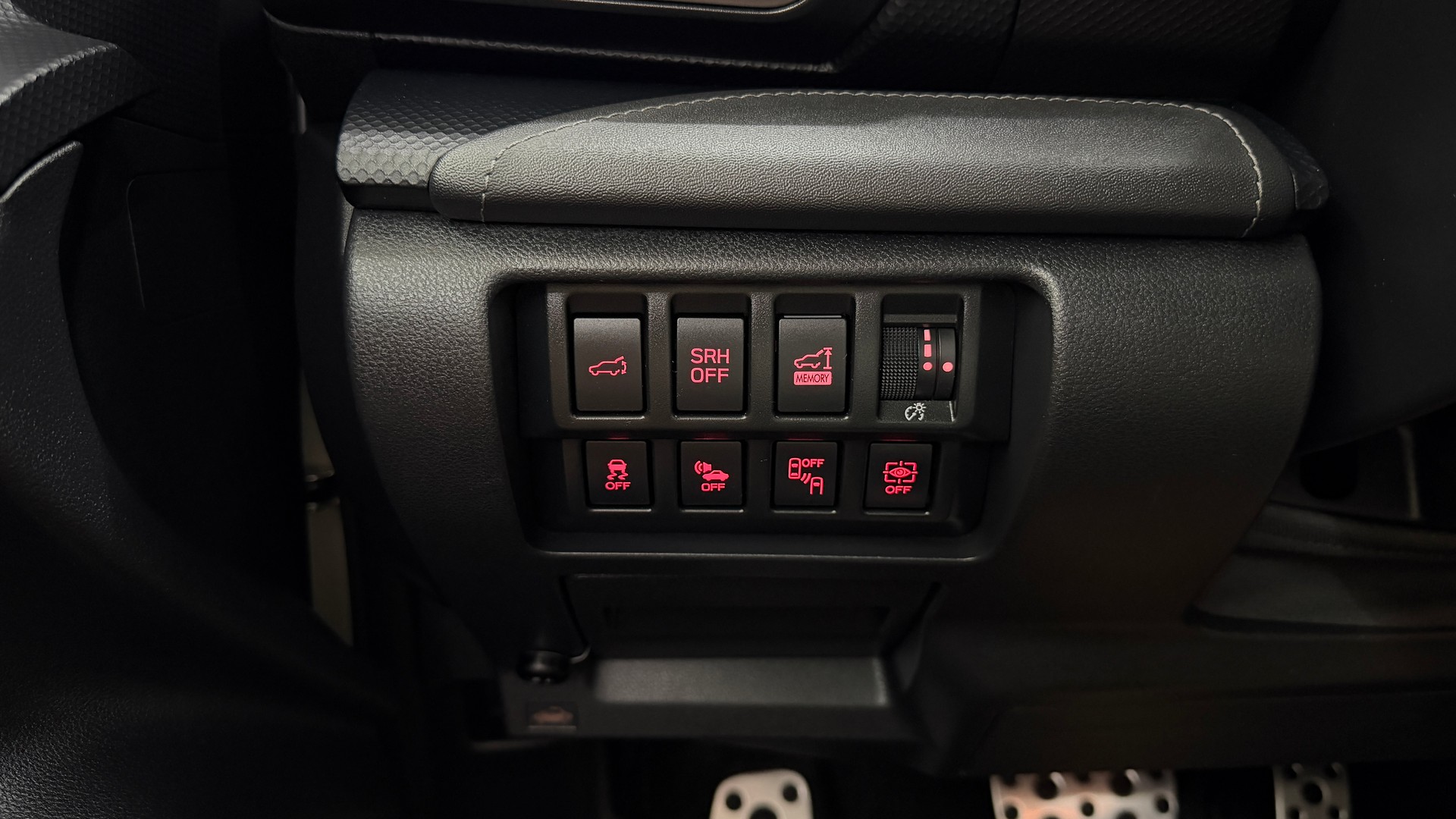 SUBARU Forester 2.0i e-Boxer Luxury Lineartronic-image-16