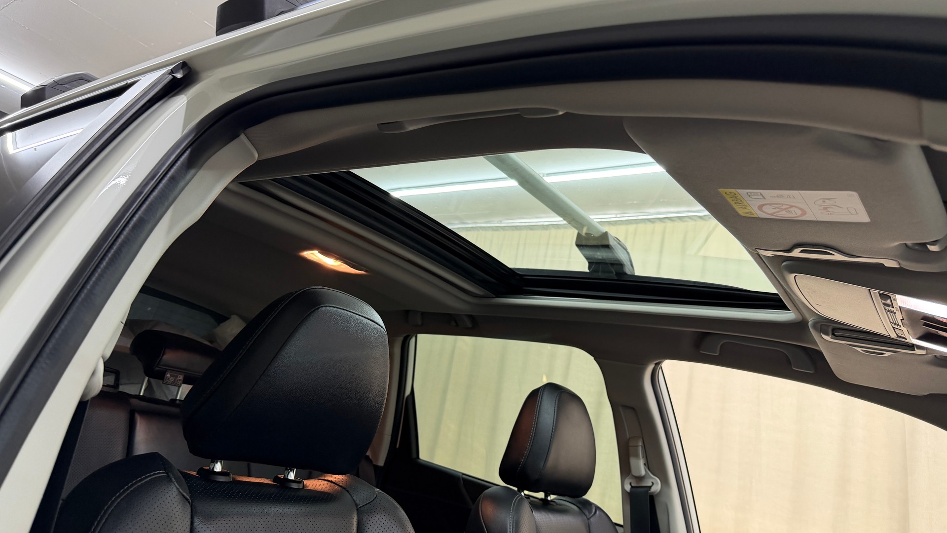 SUBARU Forester 2.0i e-Boxer Luxury Lineartronic-image-15