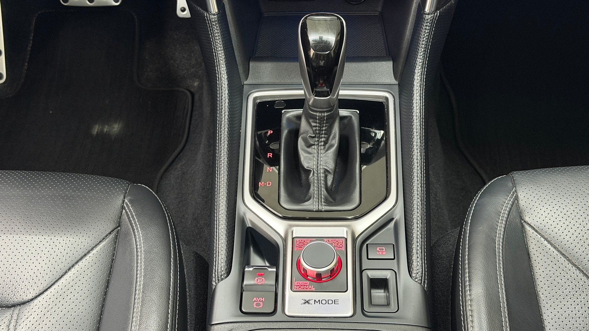 SUBARU Forester 2.0i e-Boxer Luxury Lineartronic-image-12