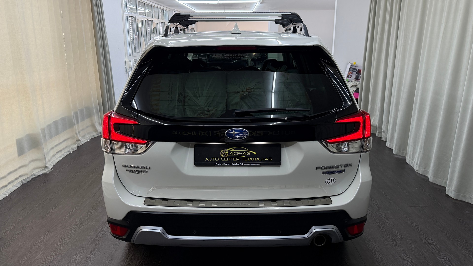 SUBARU Forester 2.0i e-Boxer Luxury Lineartronic-image-4