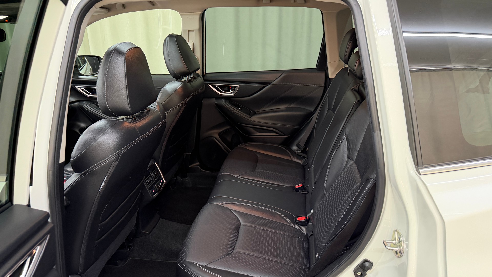 SUBARU Forester 2.0i e-Boxer Luxury Lineartronic-image-7