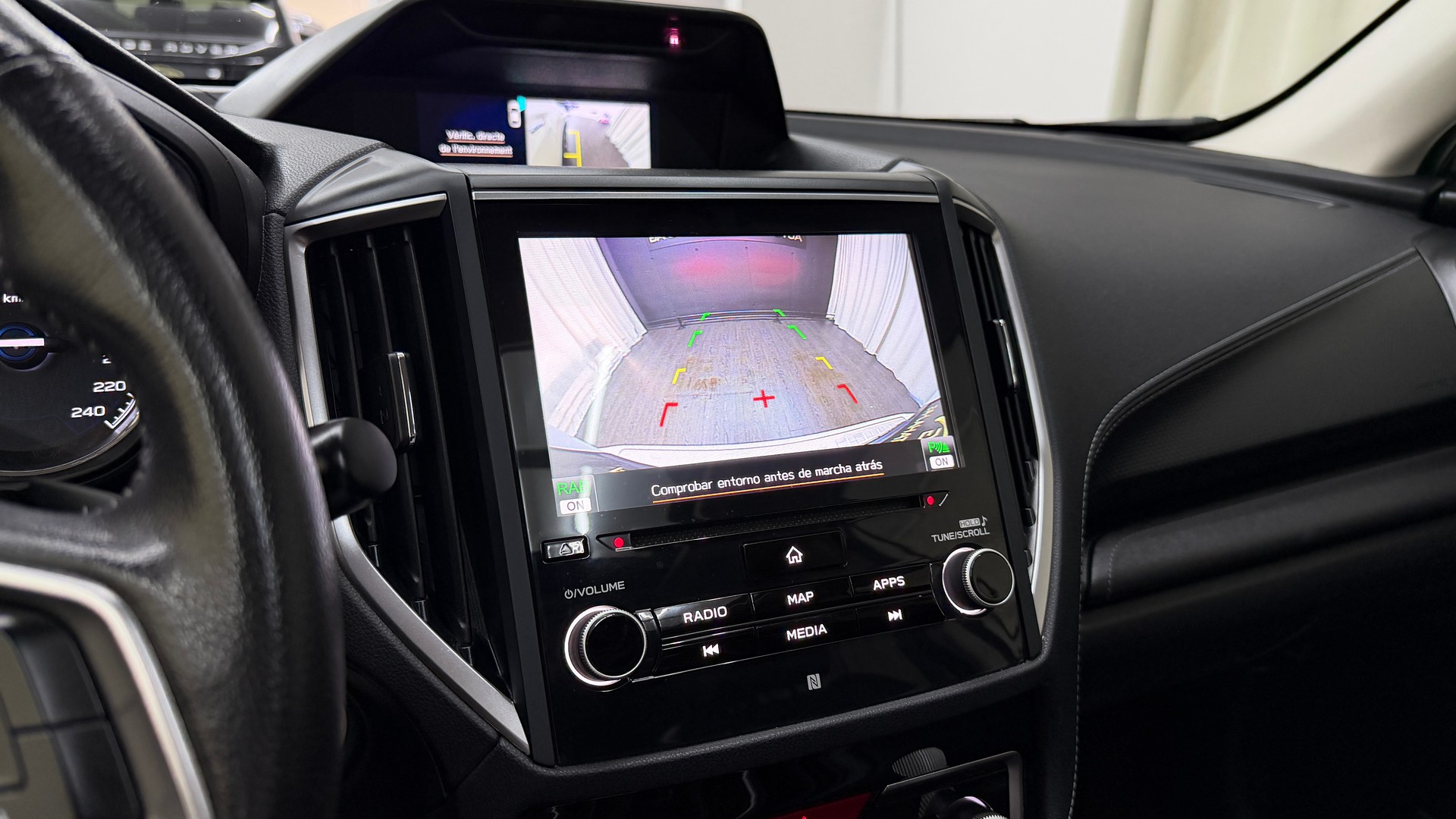 SUBARU Forester 2.0i e-Boxer Luxury Lineartronic-image-18