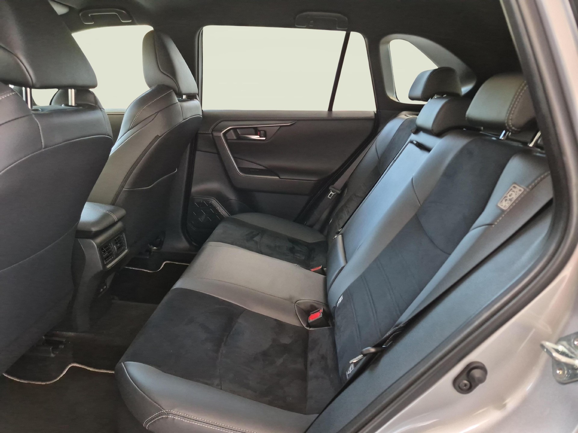 TOYOTA RAV4 2.5 HEV GR Sport - Ruote invernali & Servizi inclusi-image-10