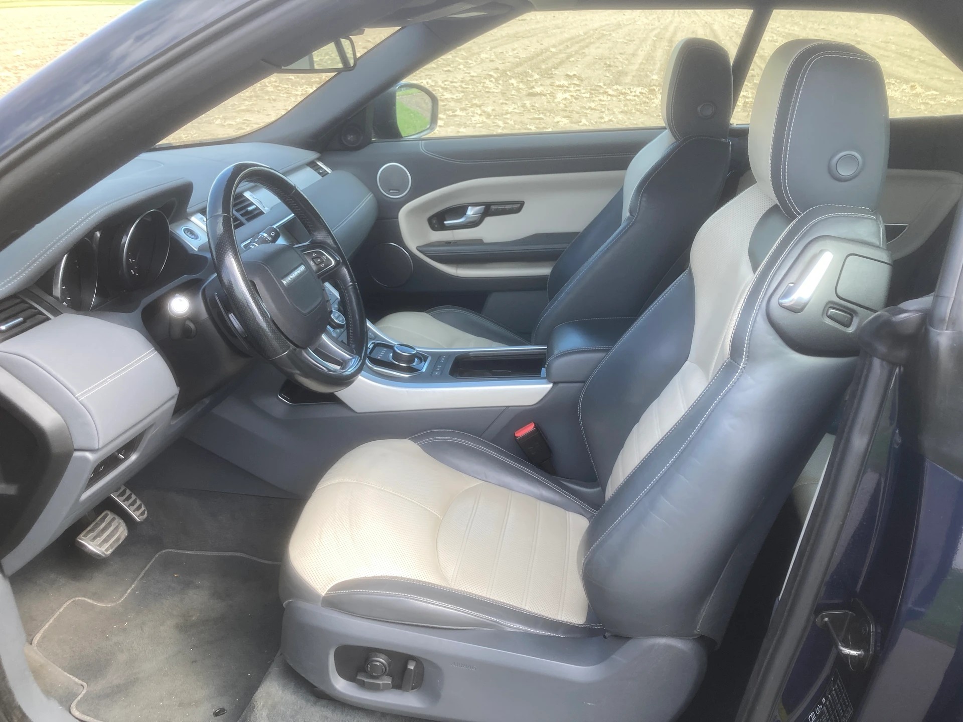 LAND ROVER Range Rover Evoque Convert. 2.0Si4 HSE Dynamic AT9-image-6