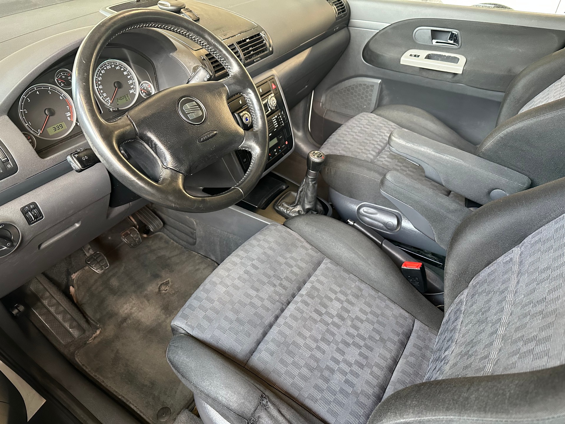 SEAT Alhambra 2.8 VR6 Sport 4x4-image-8