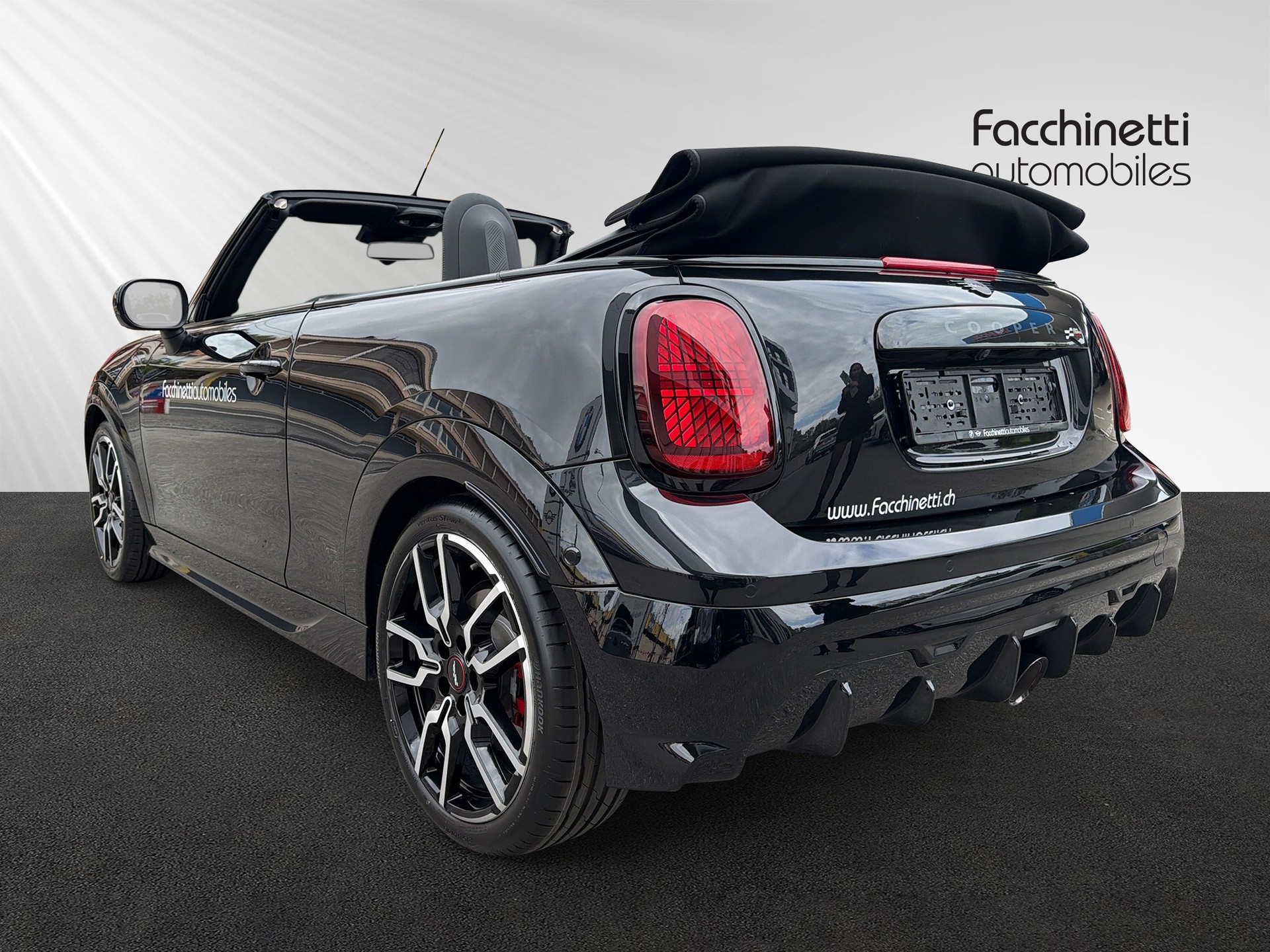MINI Cooper John Cooper Works Cabriolet DKG-image-2