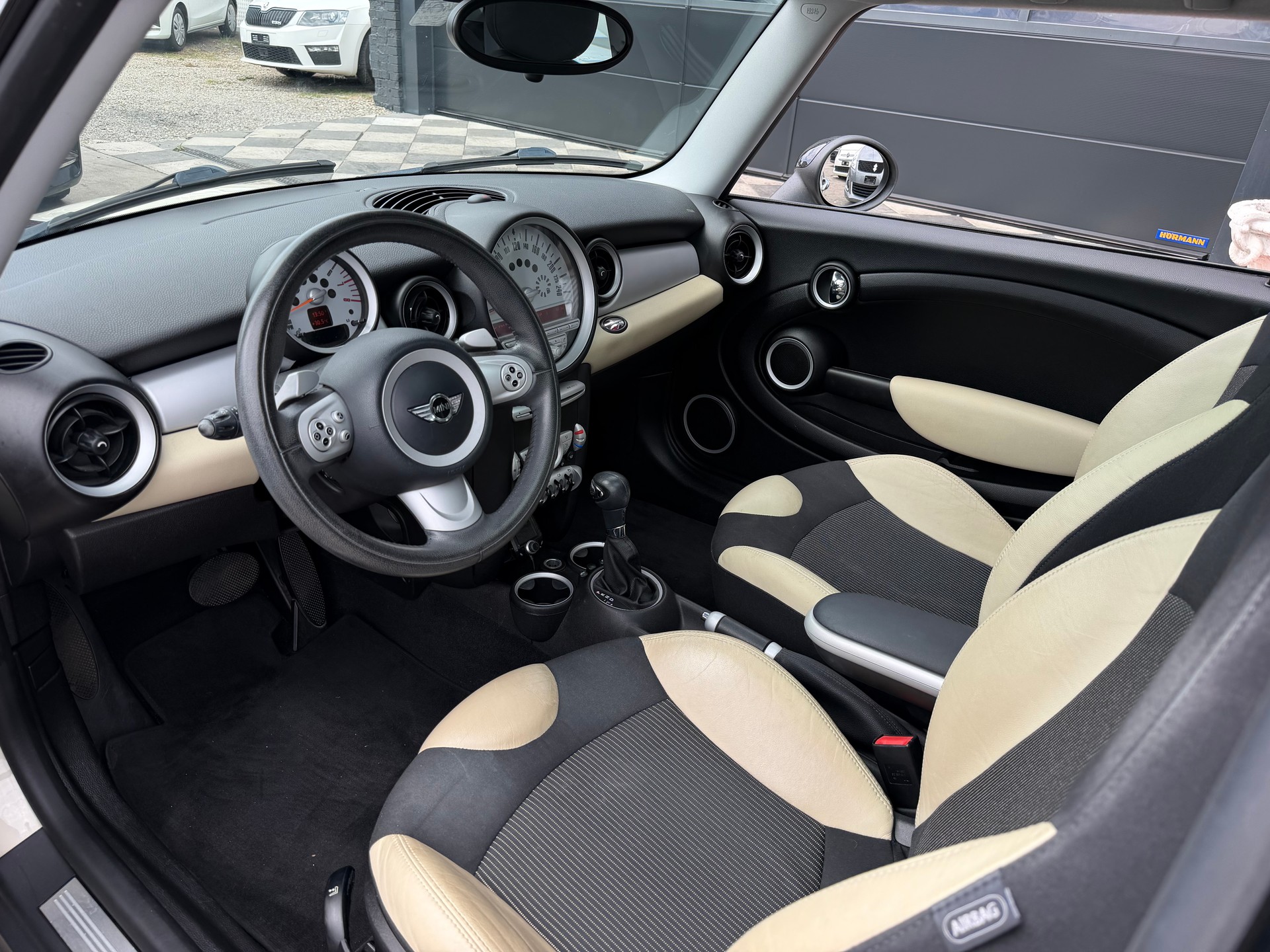 MINI Cooper-image-9