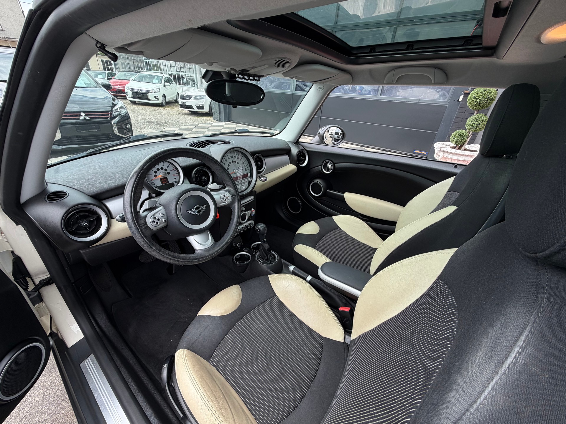 MINI Cooper-image-10