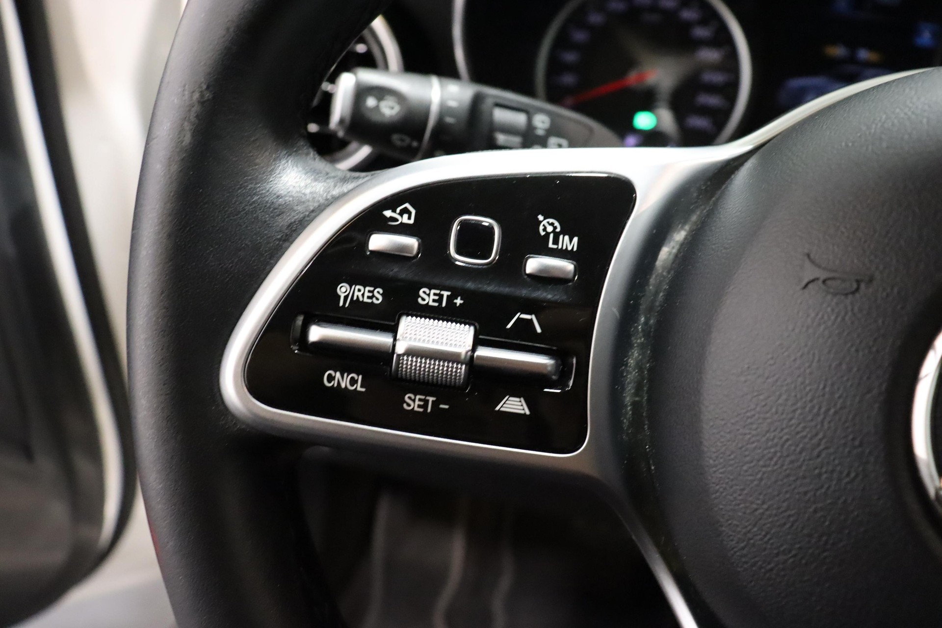 MERCEDES-BENZ GLC 300 de 4m-image-19