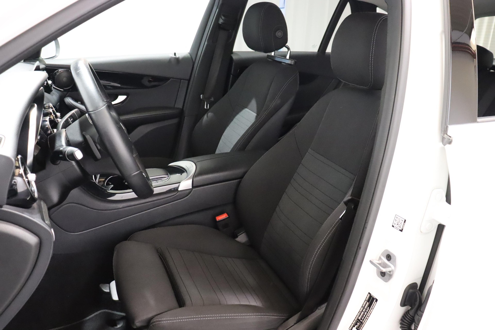 MERCEDES-BENZ GLC 300 de 4m-image-7