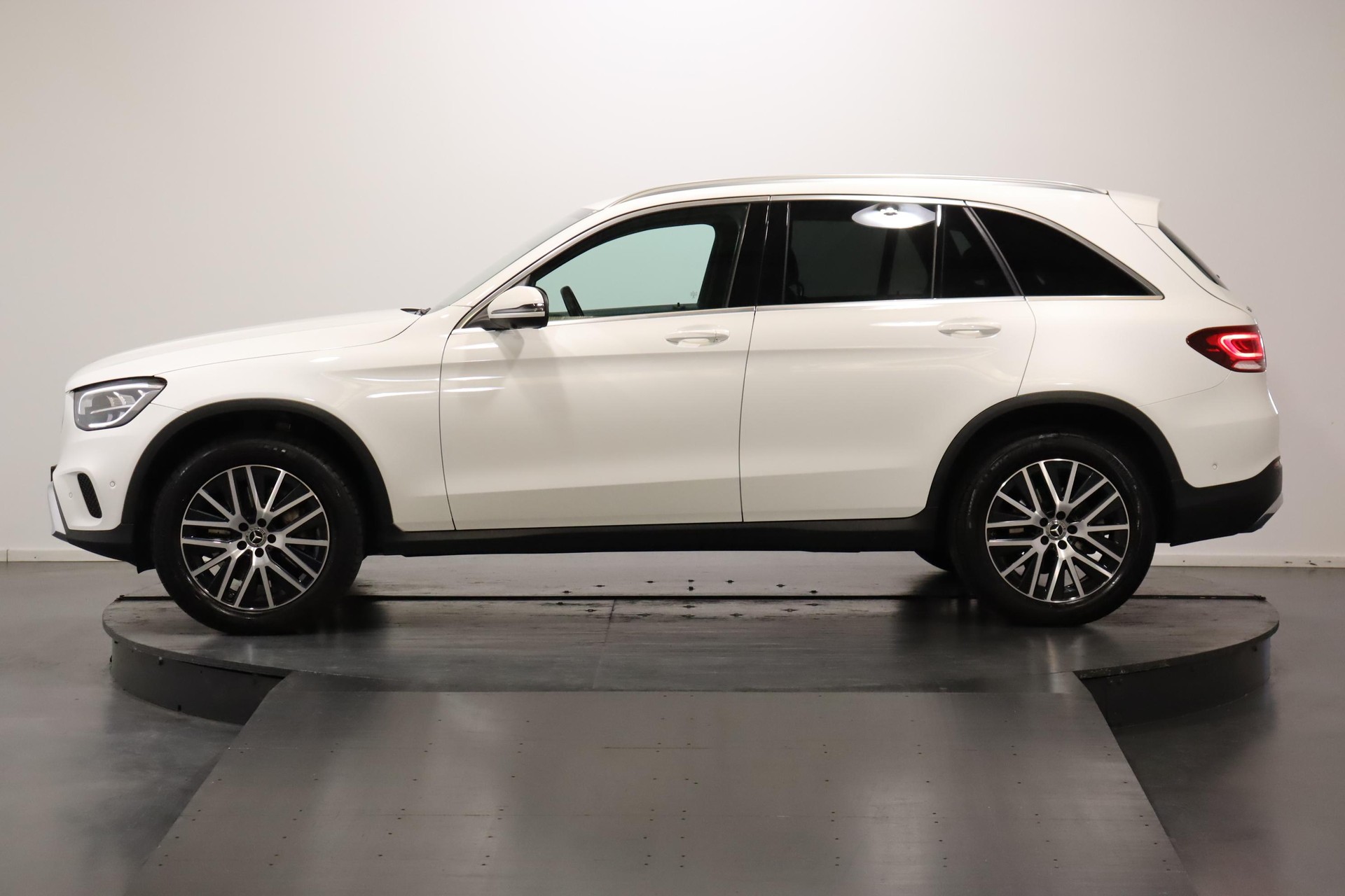 MERCEDES-BENZ GLC 300 de 4m-image-4