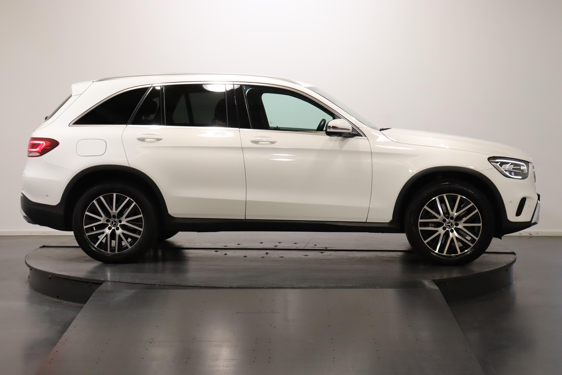 MERCEDES-BENZ GLC 300 de 4m-image-3