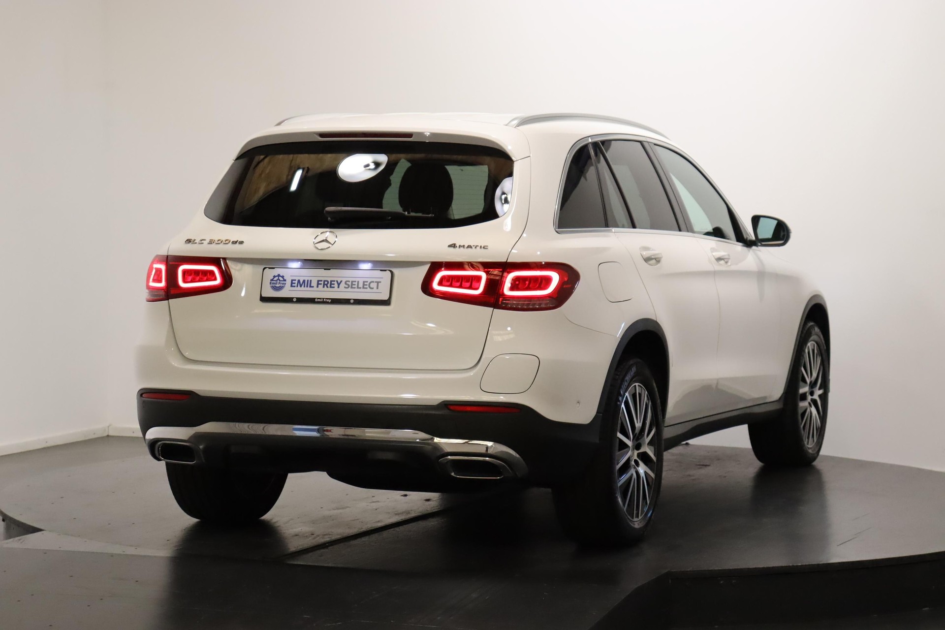 MERCEDES-BENZ GLC 300 de 4m-image-2