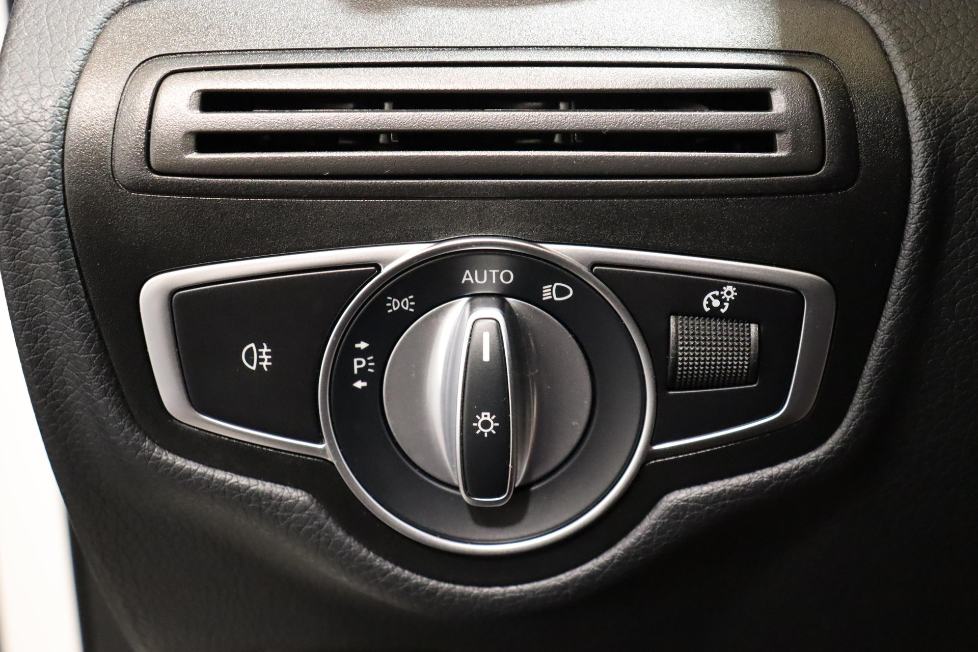 MERCEDES-BENZ GLC 300 de 4m-image-21