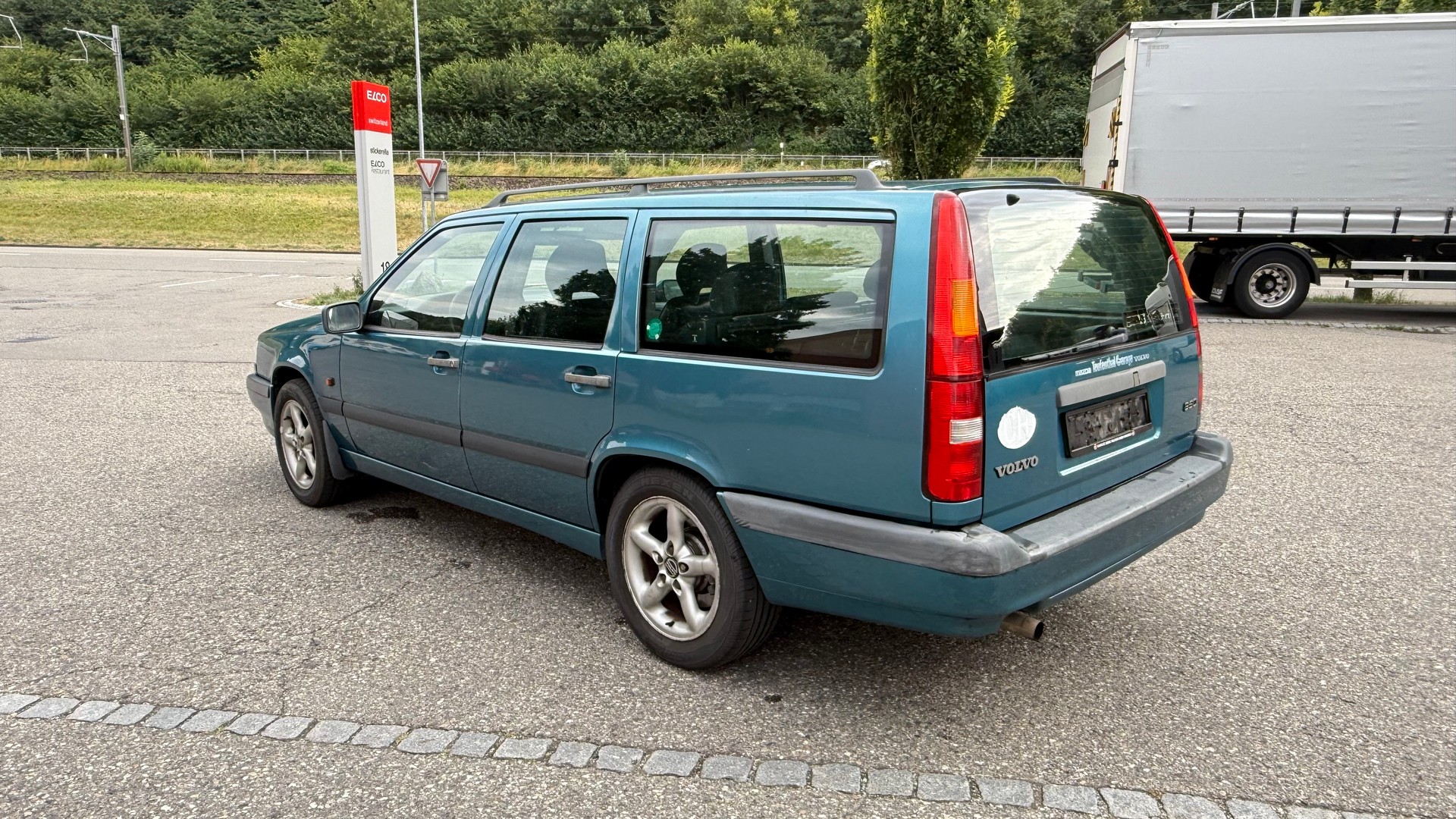 VOLVO 850 2.5-image-8