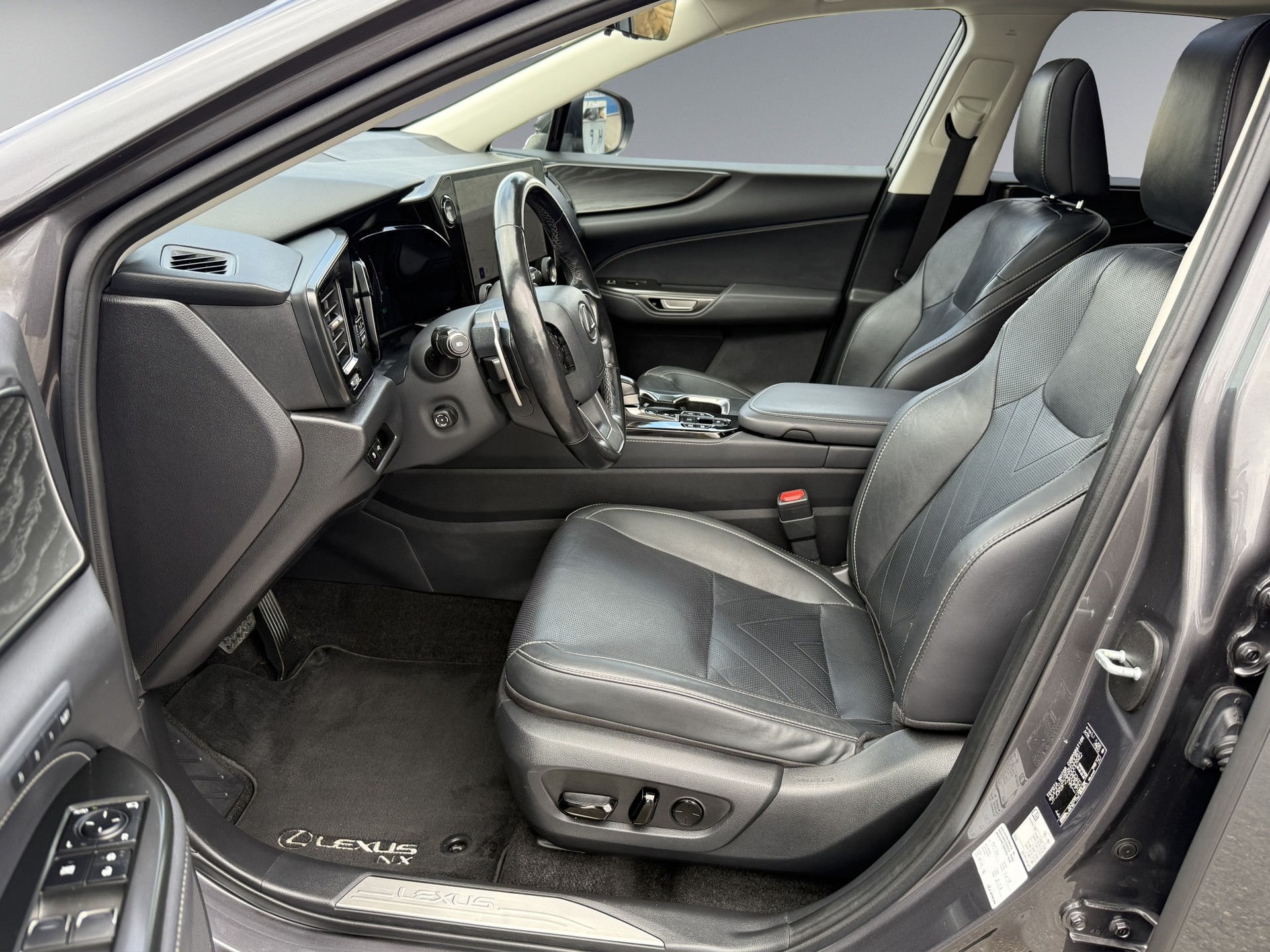 LEXUS NX 450h+ E-FOUR Excellence-image-7