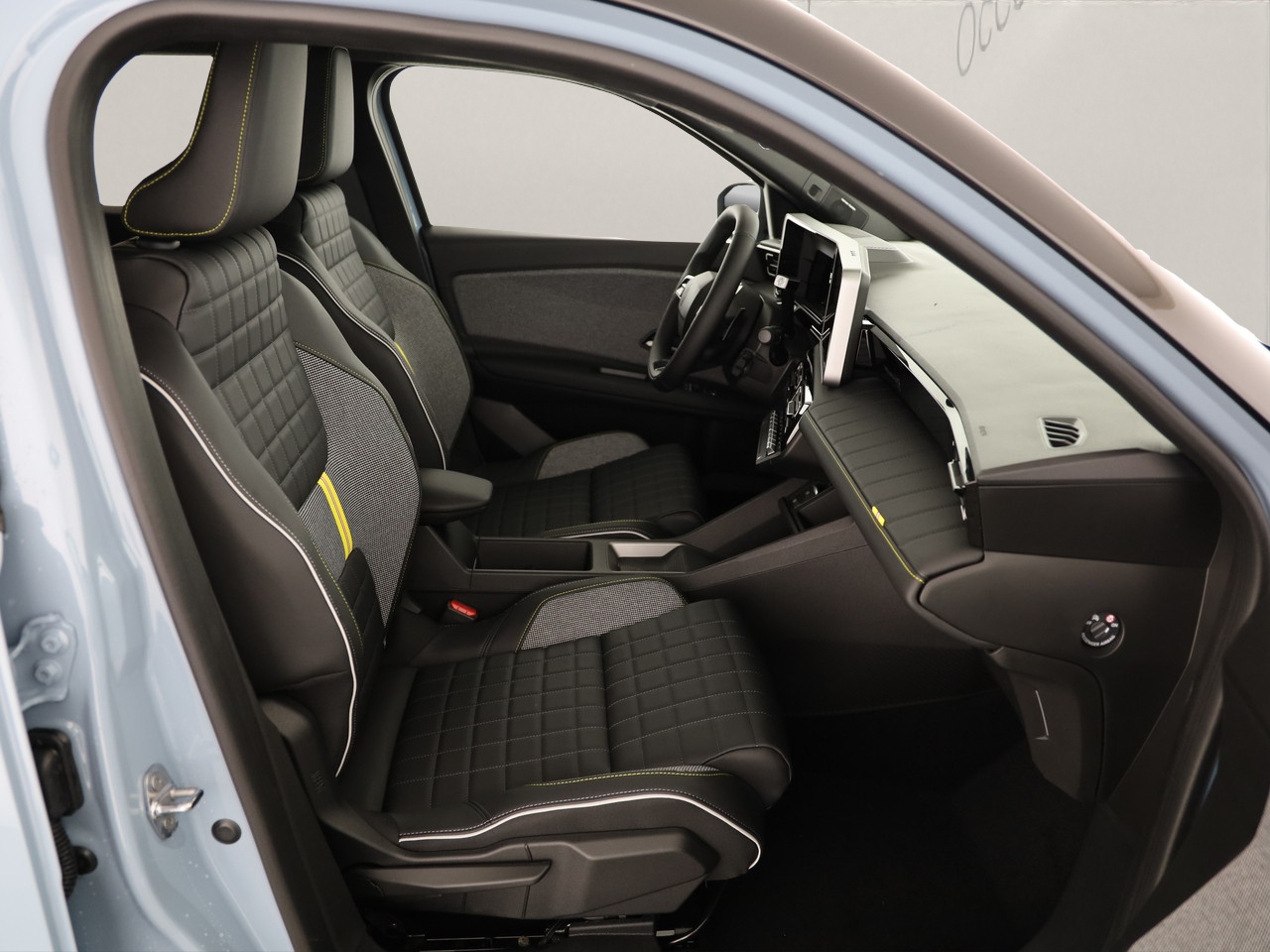 RENAULT R4 E-Tech Comfort Range iconic-image-6
