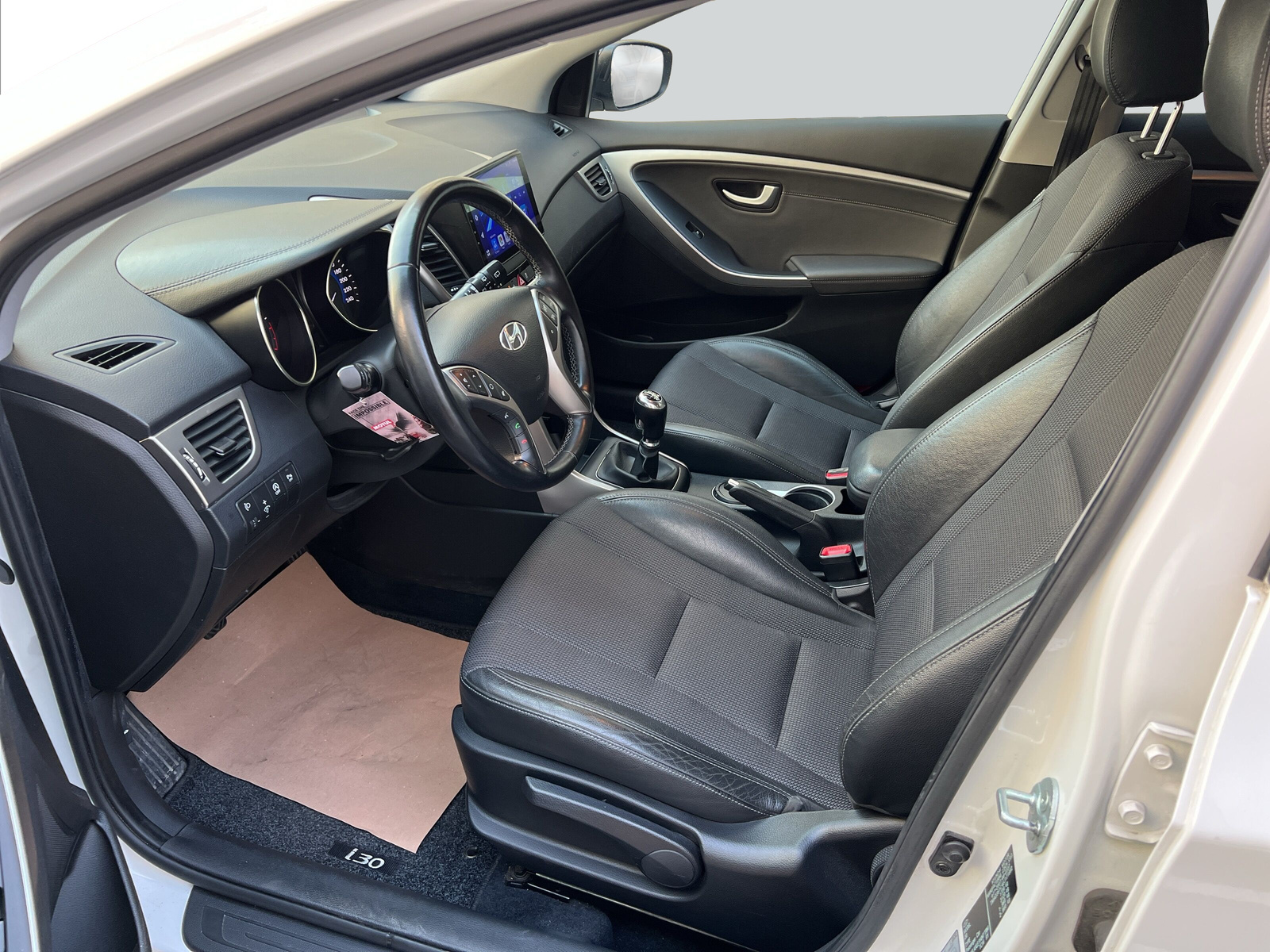 HYUNDAI i30 1.6 GDI Style-image-8