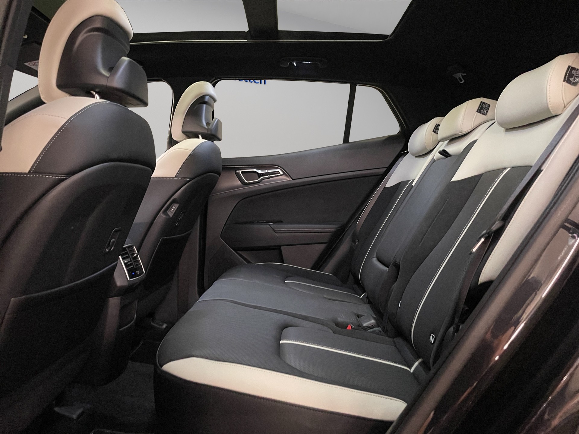 KIA Sportage 1.6 T-GDi Hybrid GT-Line-image-8