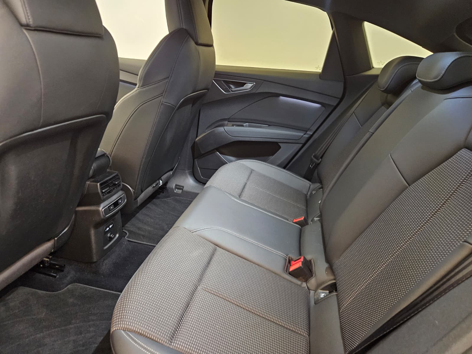 AUDI Q4 Sportback e-tron 50 quattro-image-12