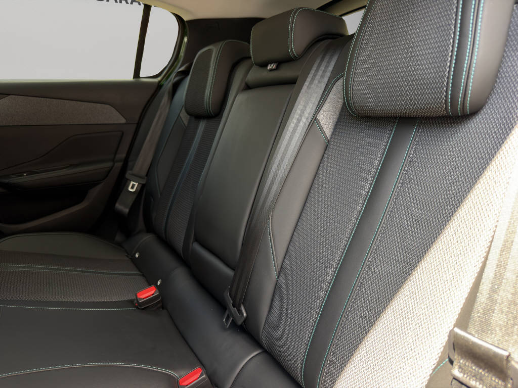 PEUGEOT 308 1.2 PureTech Allure Pack-image-6