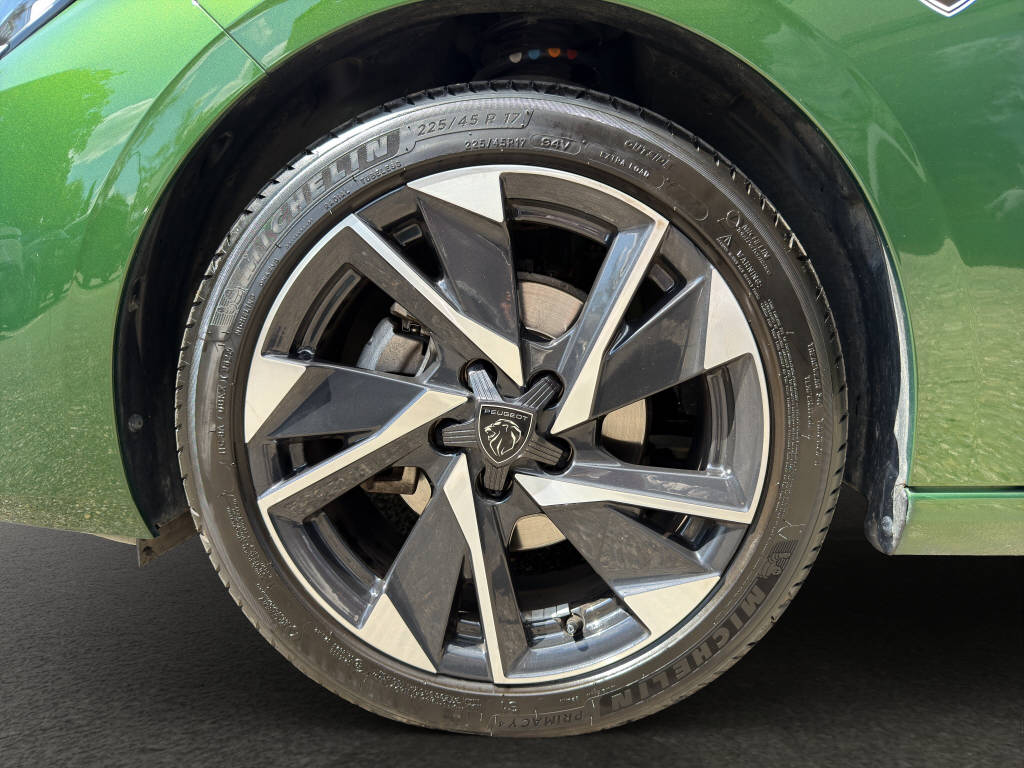 PEUGEOT 308 1.2 PureTech Allure Pack-image-4