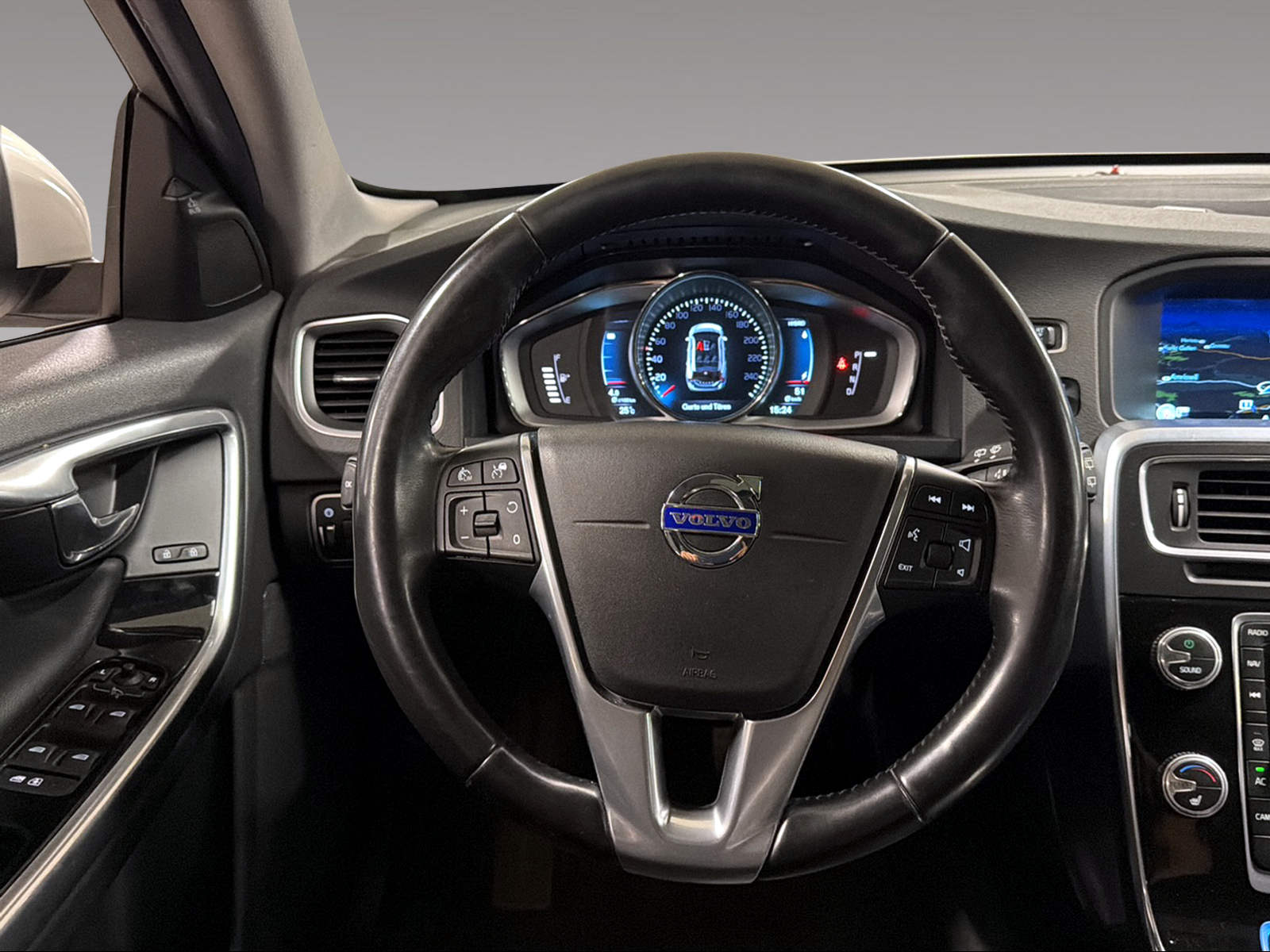 VOLVO V60 2.4 D6 TE Summum Pl.Hyb.-image-13