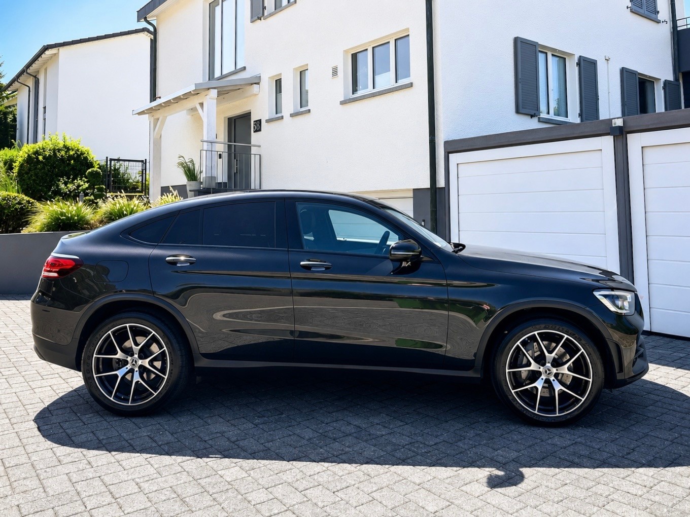 MERCEDES-BENZ GLC 300 AMG Line 4m Coupé-image-2