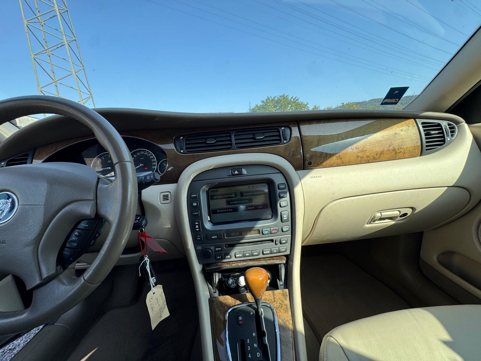 JAGUAR X-Type 2.5 V6 Traction4 Executive-image-7