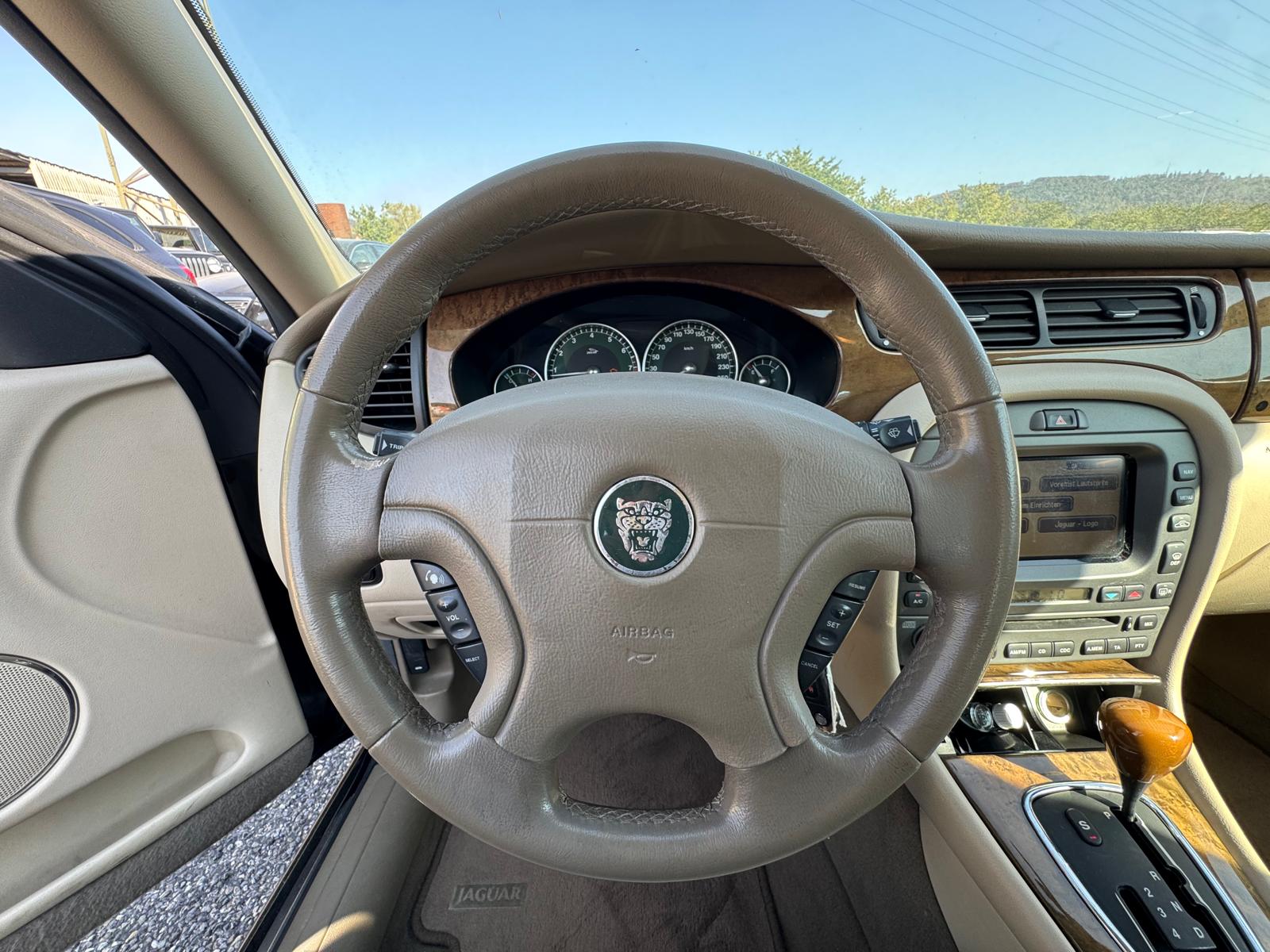 JAGUAR X-Type 2.5 V6 Traction4 Executive-image-6