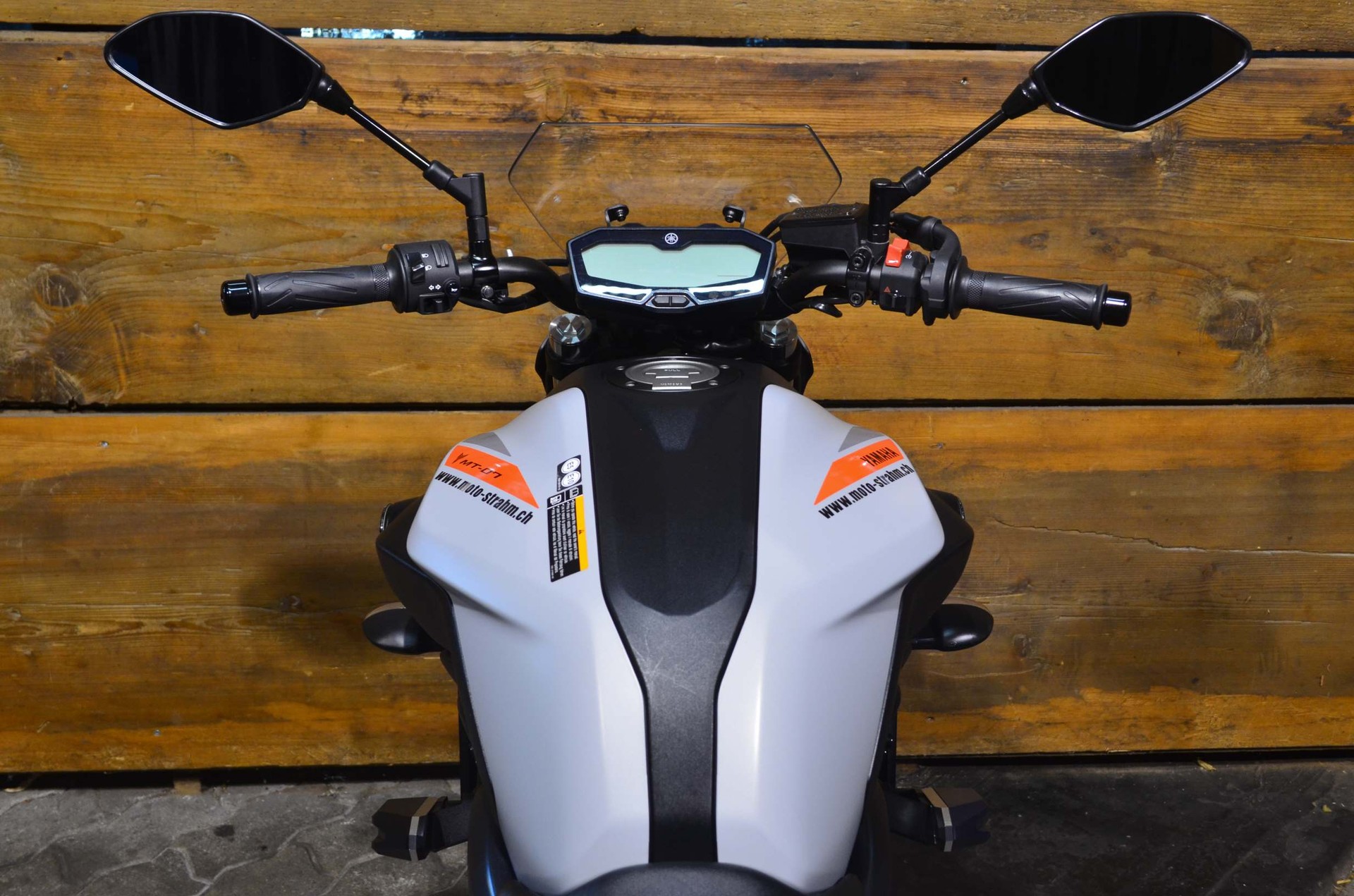 YAMAHA MT-07 ABS-showroom-element-2