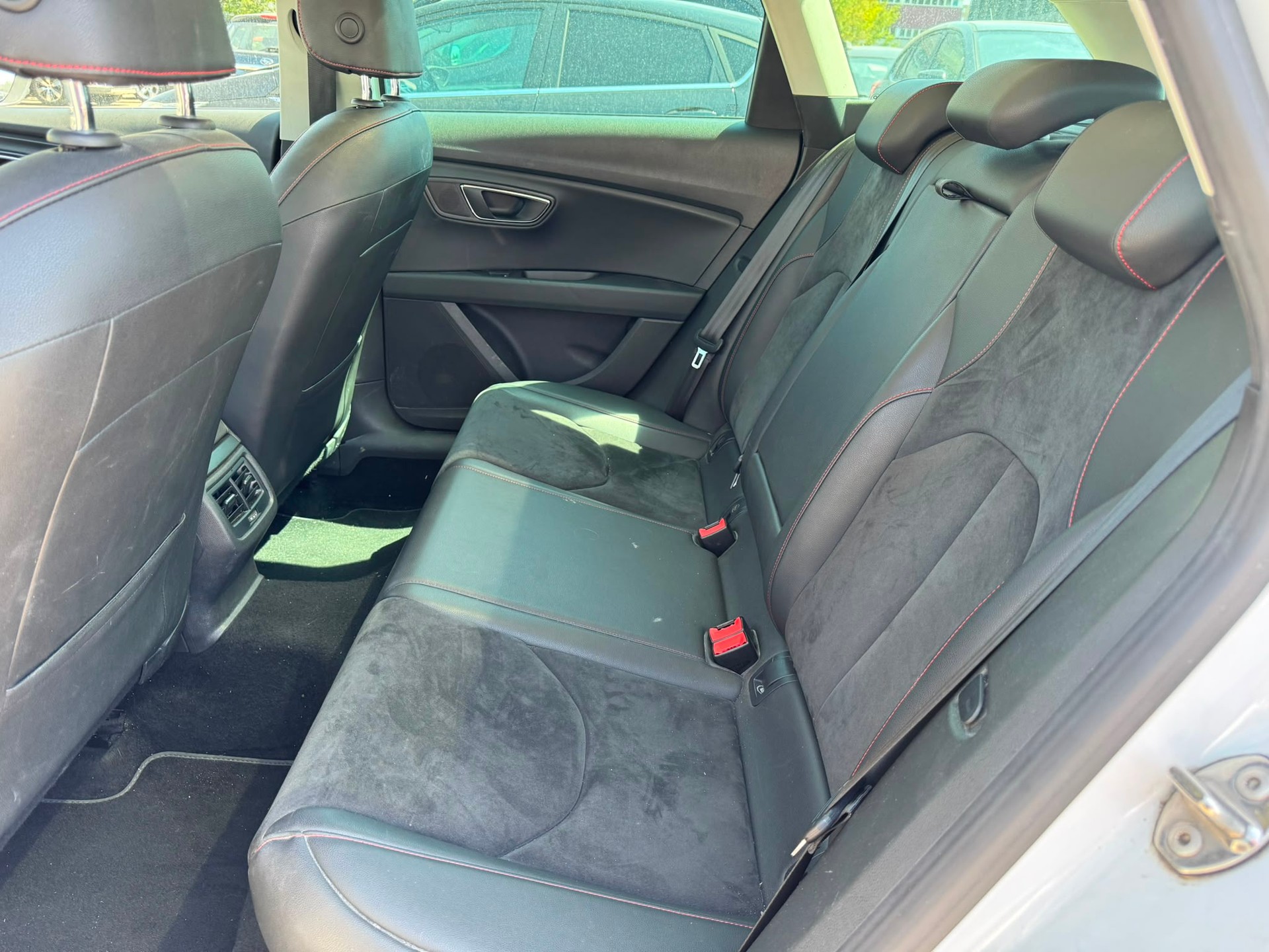 SEAT Leon ST 1.8 TSI FR Line DSG-image-9