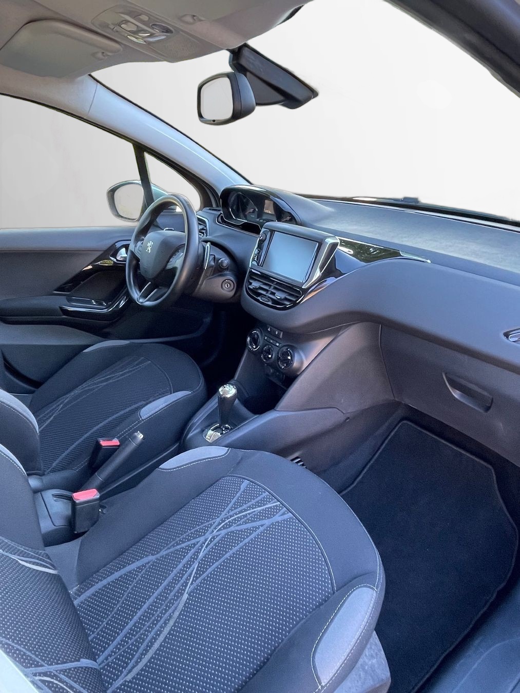 PEUGEOT 208 1.4 e-HDi Active EGS5-image-6